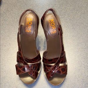 Michael Kors brown, croc embossed slingback’s